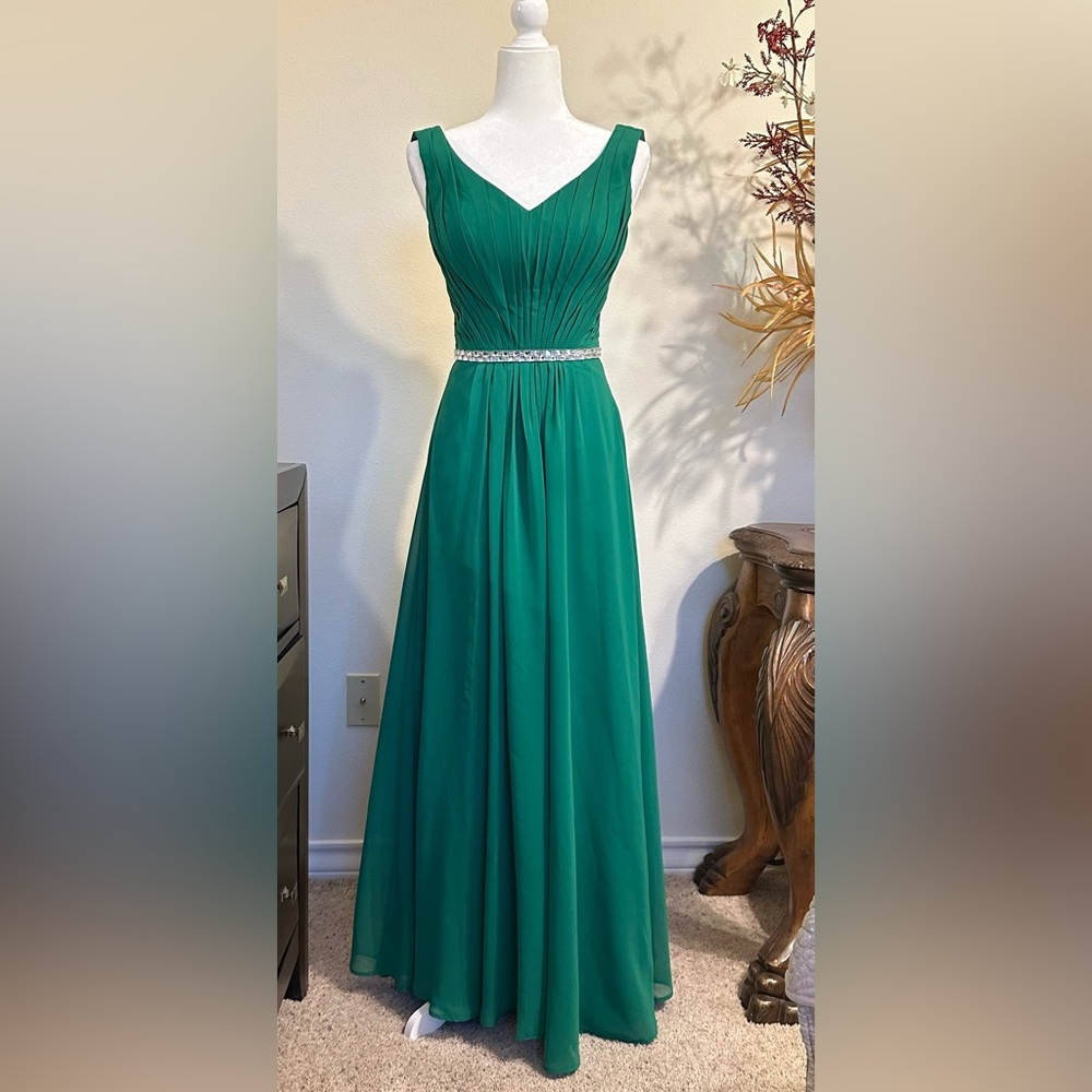 Elegant Green Evening Gown